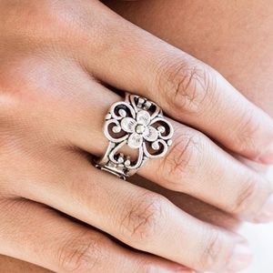 paparazzi Jewelry - Free with Bundle Summer Eden Silver Ring paparazzi Jewelry - Free with Bundle Summer Eden Silver Ring